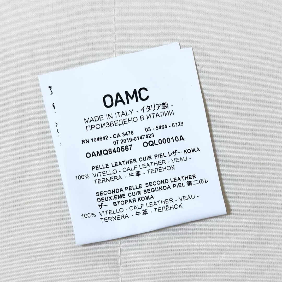 OAMC(オーエーエムシー)のOAMC レザーネックキーホルダー ネックストラップ ホワイト メンズのファッション小物(キーホルダー)の商品写真