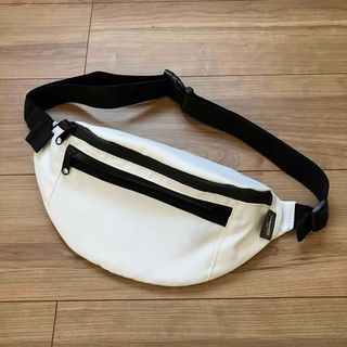 GU - 【美品】GU ボディバッグ　CORDURA ホワイト