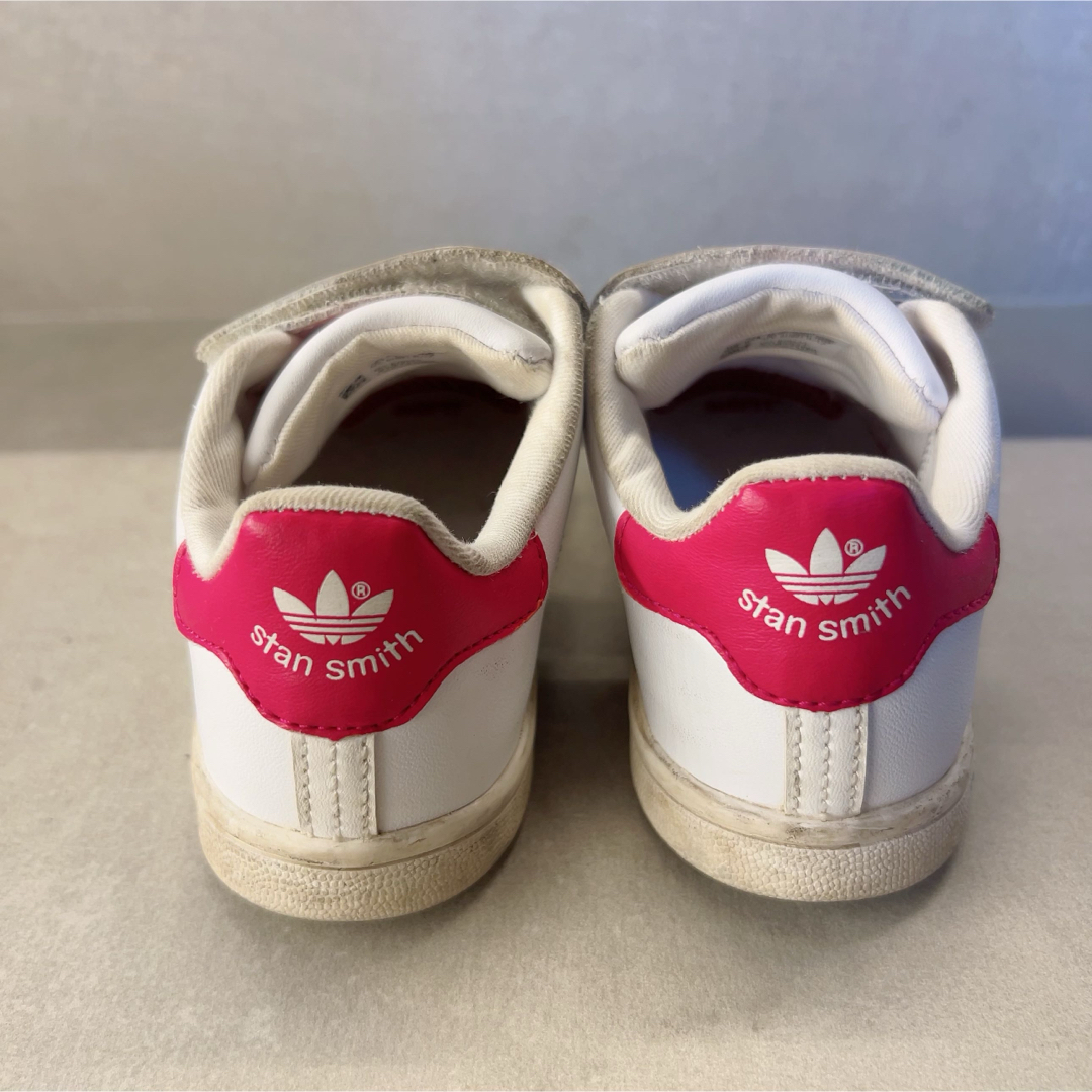 STANSMITH（adidas）(スタンスミス)のアディダス　スタンスミス　キッズ キッズ/ベビー/マタニティのキッズ靴/シューズ(15cm~)(スニーカー)の商品写真