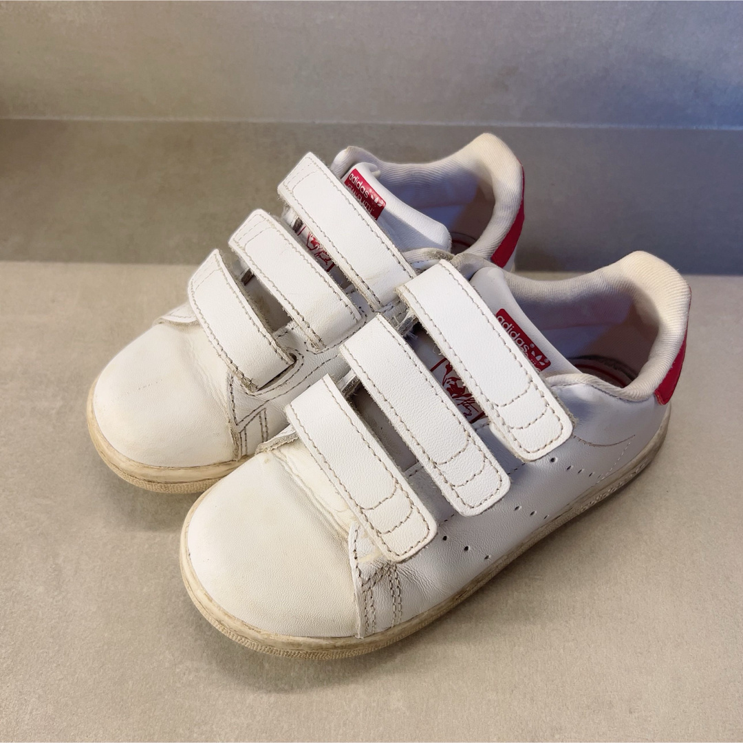 STANSMITH（adidas）(スタンスミス)のアディダス　スタンスミス　キッズ キッズ/ベビー/マタニティのキッズ靴/シューズ(15cm~)(スニーカー)の商品写真