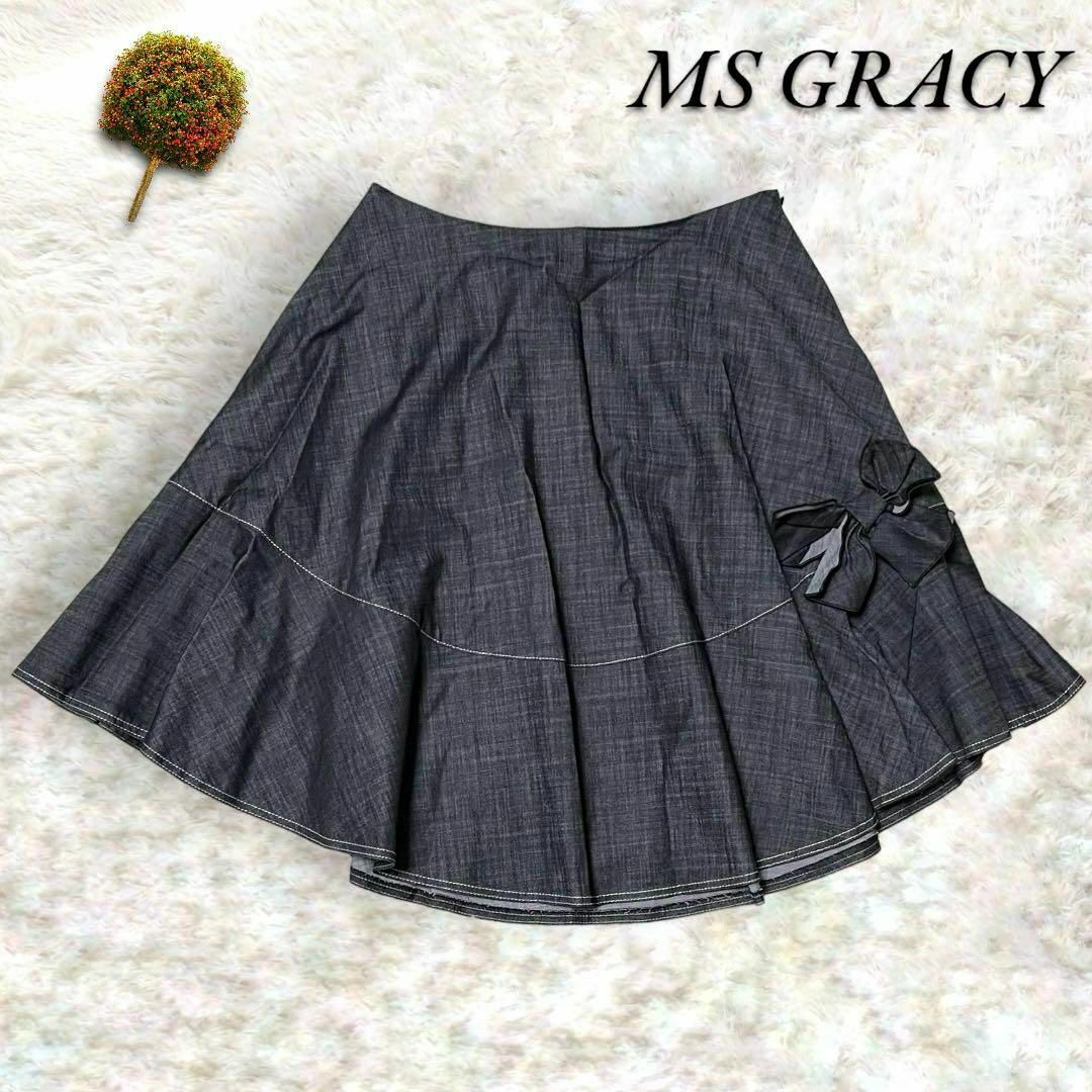 M'S GRACY(エムズグレイシー)のエムズグレイシー スカート 膝丈 フレア リボン シャンブレー グレー 40 レディースのスカート(ひざ丈スカート)の商品写真