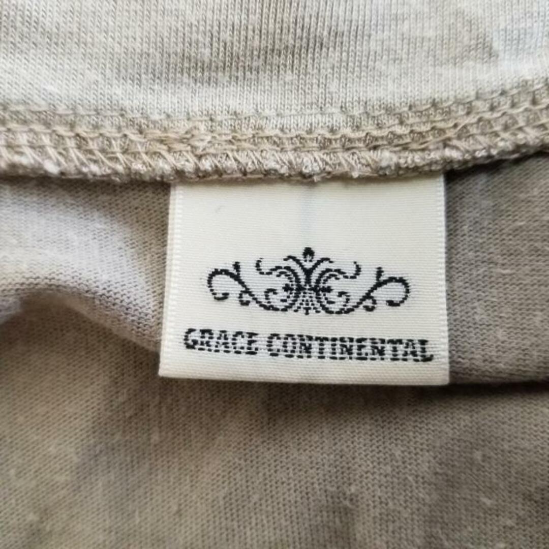 GRACE CONTINENTAL(グレースコンチネンタル)のGRACE CONTINENTAL(グレースコンチネンタル) ワンピース サイズ36 S レディース - ベージュ Vネック/半袖/ひざ丈 レディースのワンピース(その他)の商品写真