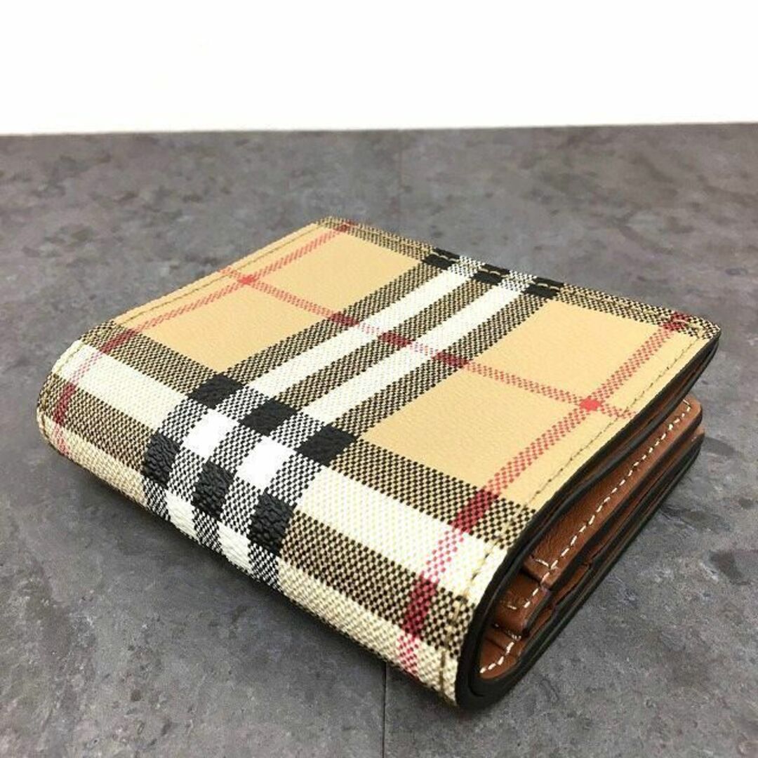 BURBERRY(バーバリー)の未使用品 BURBERRY コンパクトウォレット 400 レディースのファッション小物(財布)の商品写真