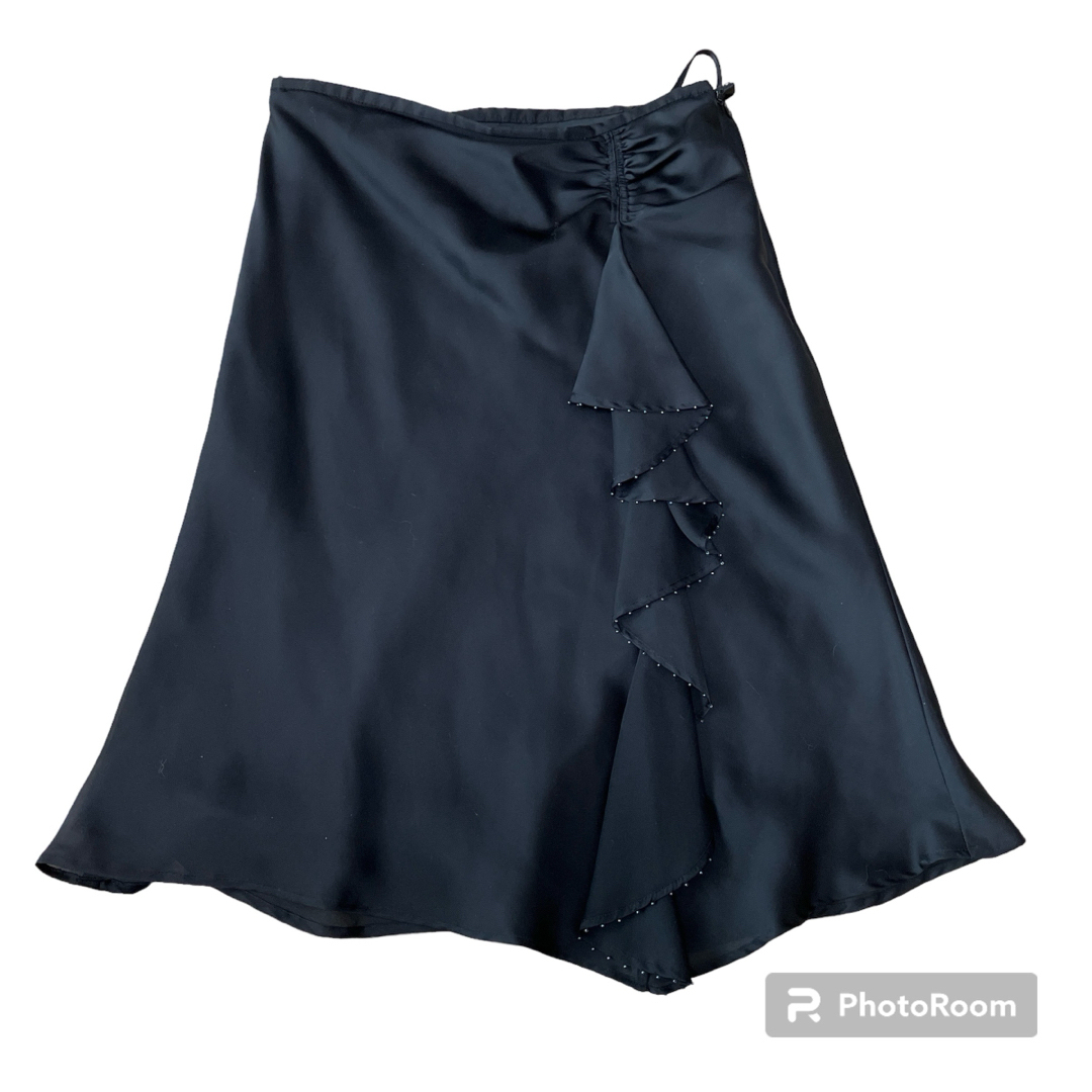 22 OCTOBRE(ヴァンドゥーオクトーブル)の未使用 22OCTOBRE フレアスカートサテン　上質　膝丈 レディースのスカート(ひざ丈スカート)の商品写真