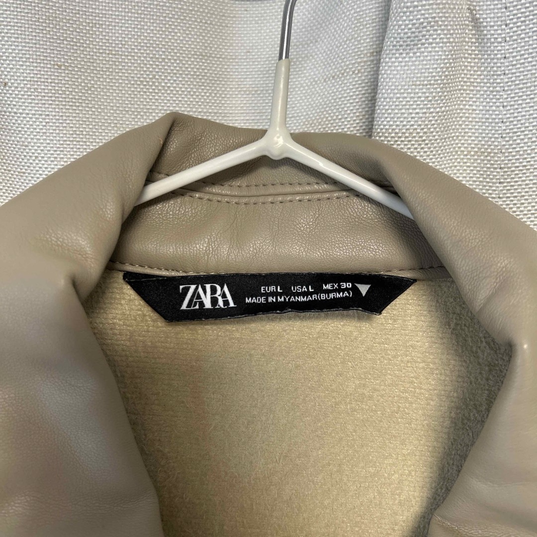 ZARA(ザラ)のZARA フェイクレザーシャツジャケット レディースのトップス(シャツ/ブラウス(長袖/七分))の商品写真