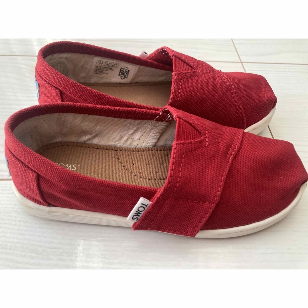 TOMS(トムズ)の　スニーカー　キッズ　17.5 キッズ/ベビー/マタニティのキッズ靴/シューズ(15cm~)(スニーカー)の商品写真