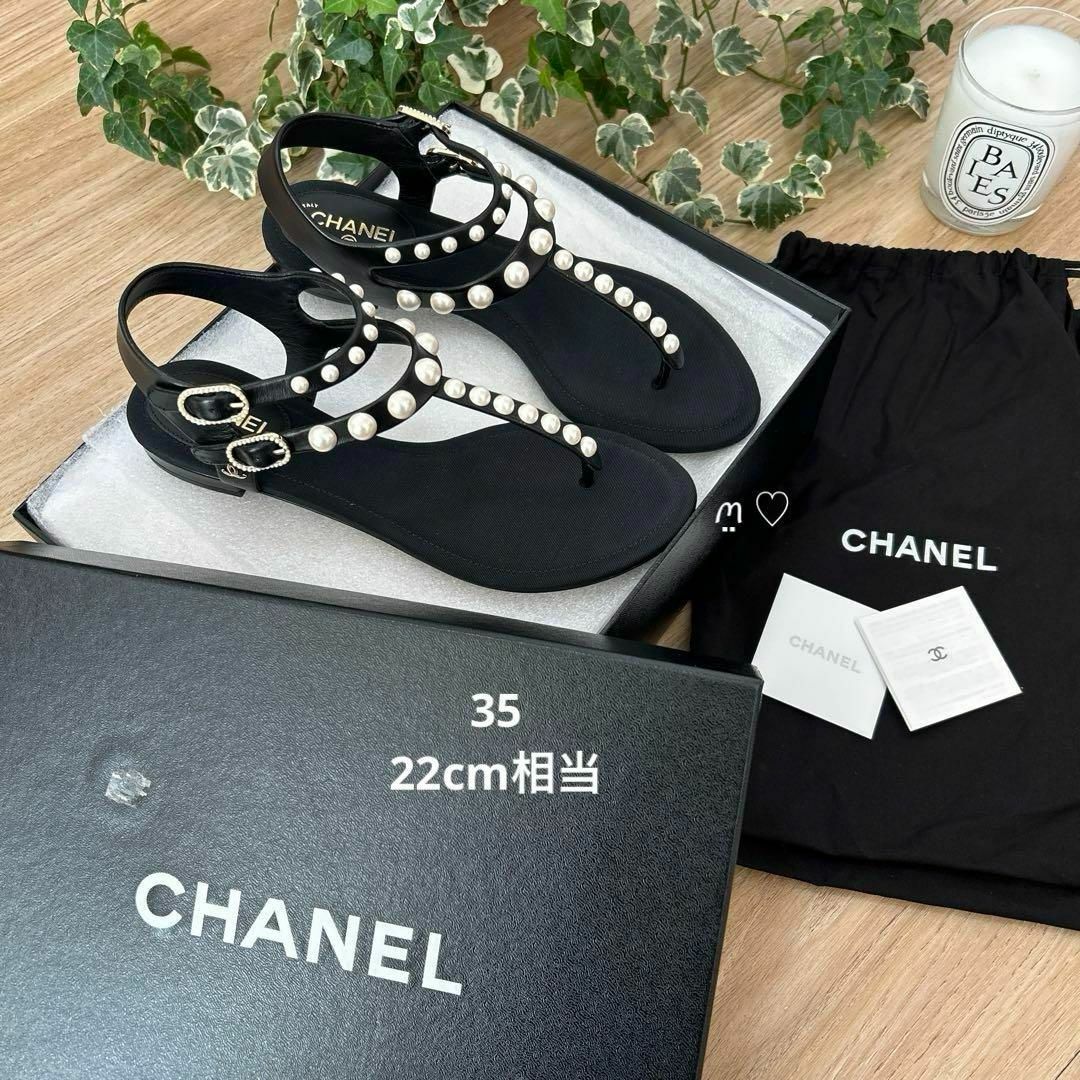 CHANEL(シャネル)の新品CHANELシャネル　Tストラップパールサンダル　35　フラット　ココマーク レディースの靴/シューズ(サンダル)の商品写真