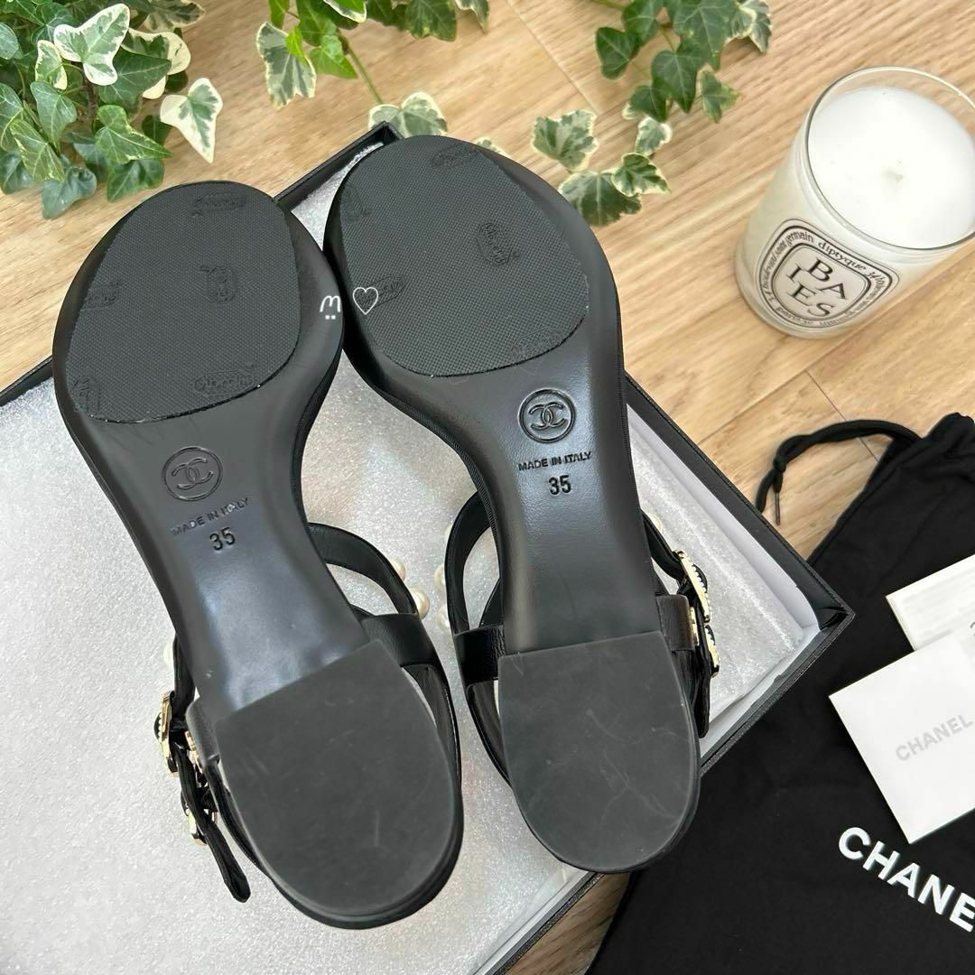 CHANEL(シャネル)の新品CHANELシャネル　Tストラップパールサンダル　35　フラット　ココマーク レディースの靴/シューズ(サンダル)の商品写真