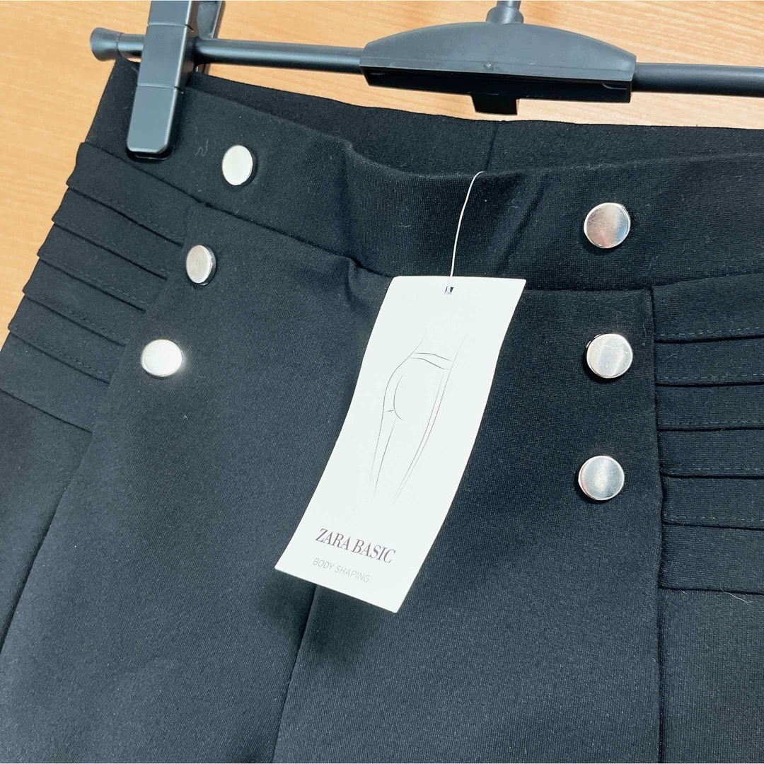 ZARA(ザラ)の新品タグ付き/ZARA BASIC/黒スキニーパンツSサイズ/ブラック レディースのパンツ(スキニーパンツ)の商品写真