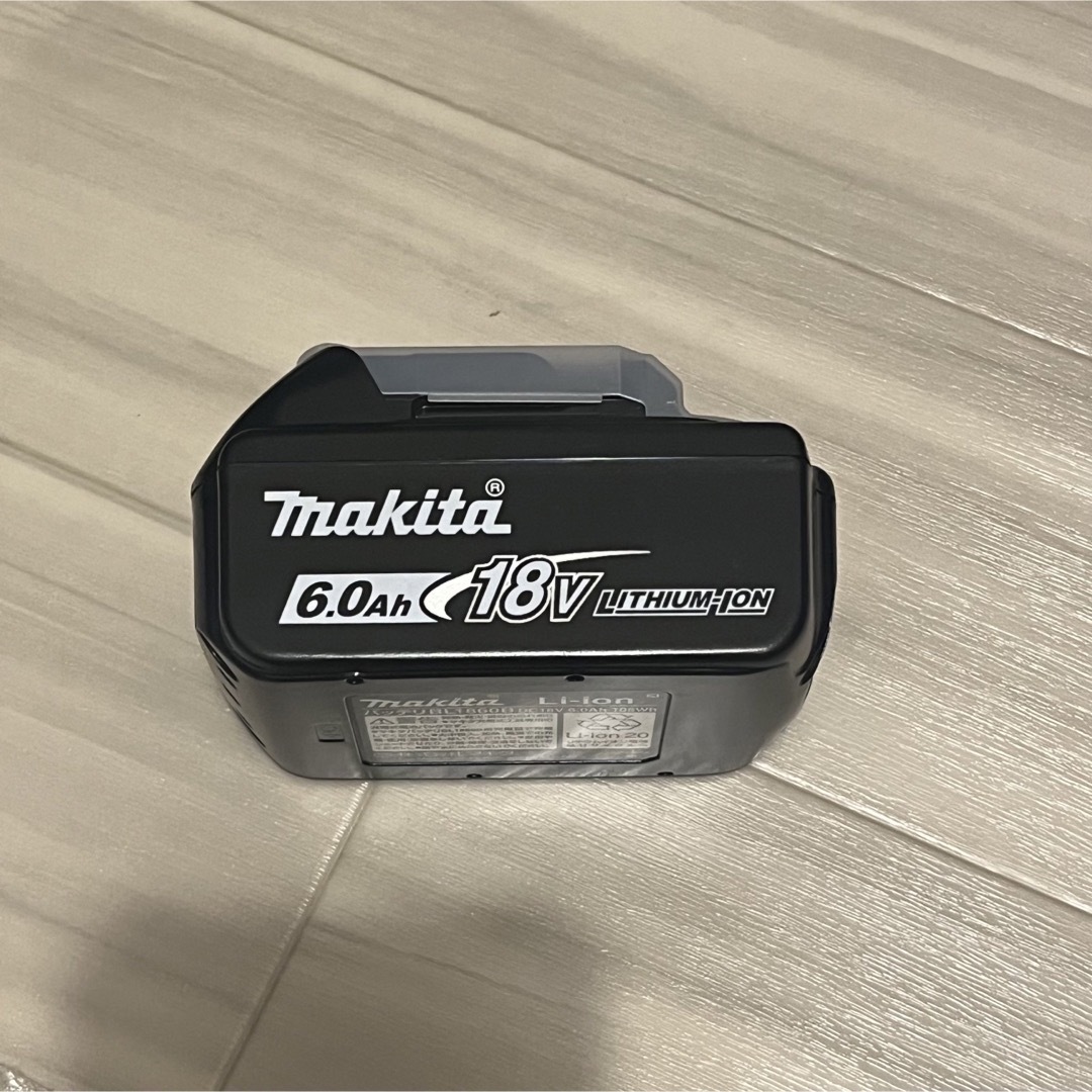 Makita(マキタ)のマキタ BL1860B 18V バッテリー リチウムイオンバッテリー スマホ/家電/カメラのスマートフォン/携帯電話(バッテリー/充電器)の商品写真