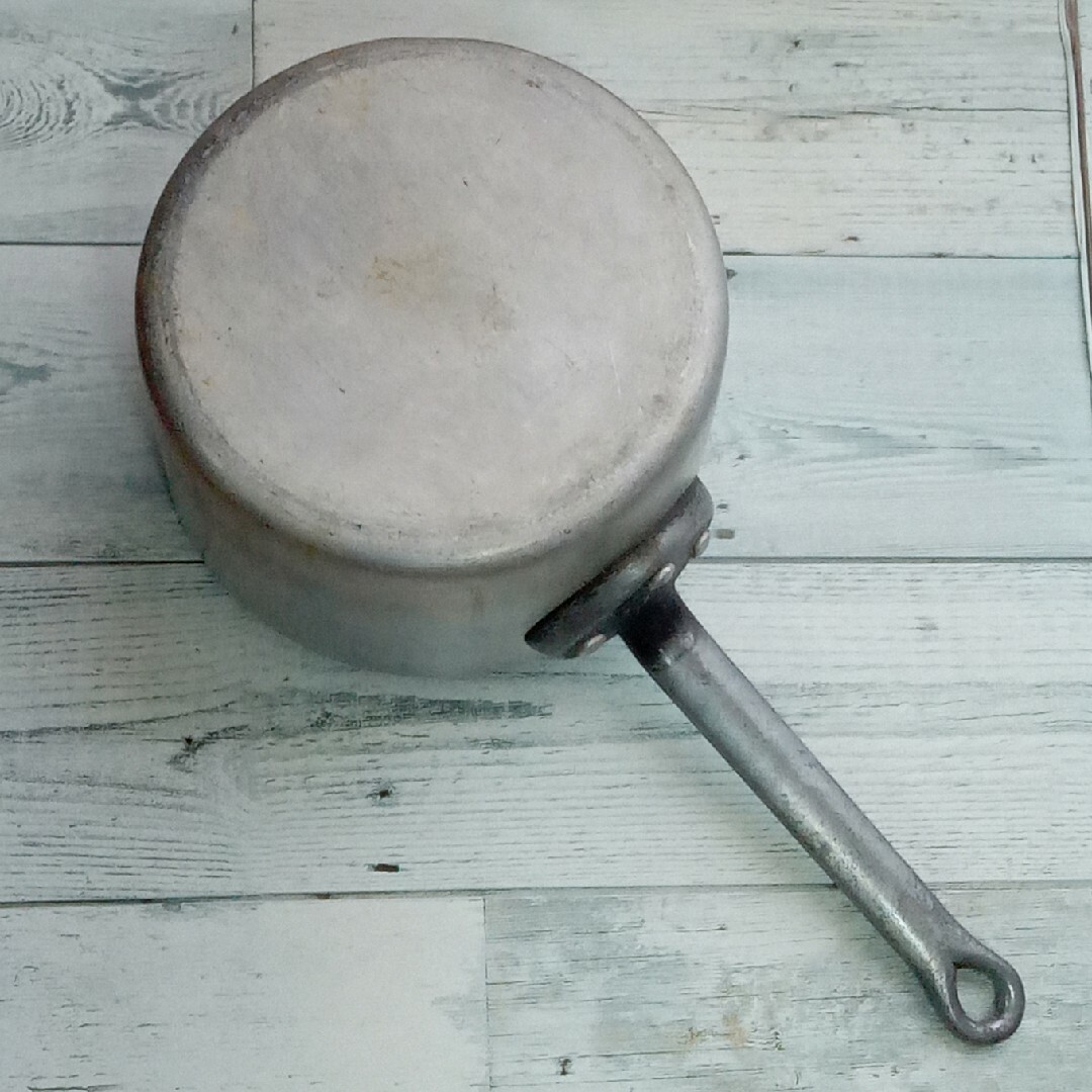 アルミ片手鍋　直径18センチ インテリア/住まい/日用品のキッチン/食器(鍋/フライパン)の商品写真
