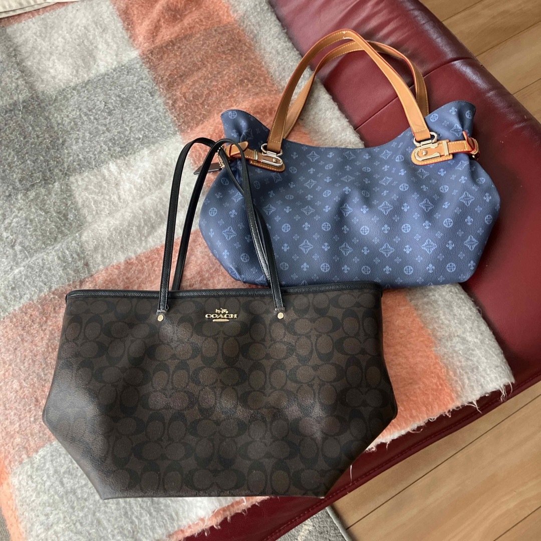 COACH(コーチ)のコーチ、CHEVIDTの2点のバック ハンドメイドのファッション小物(バッグ)の商品写真