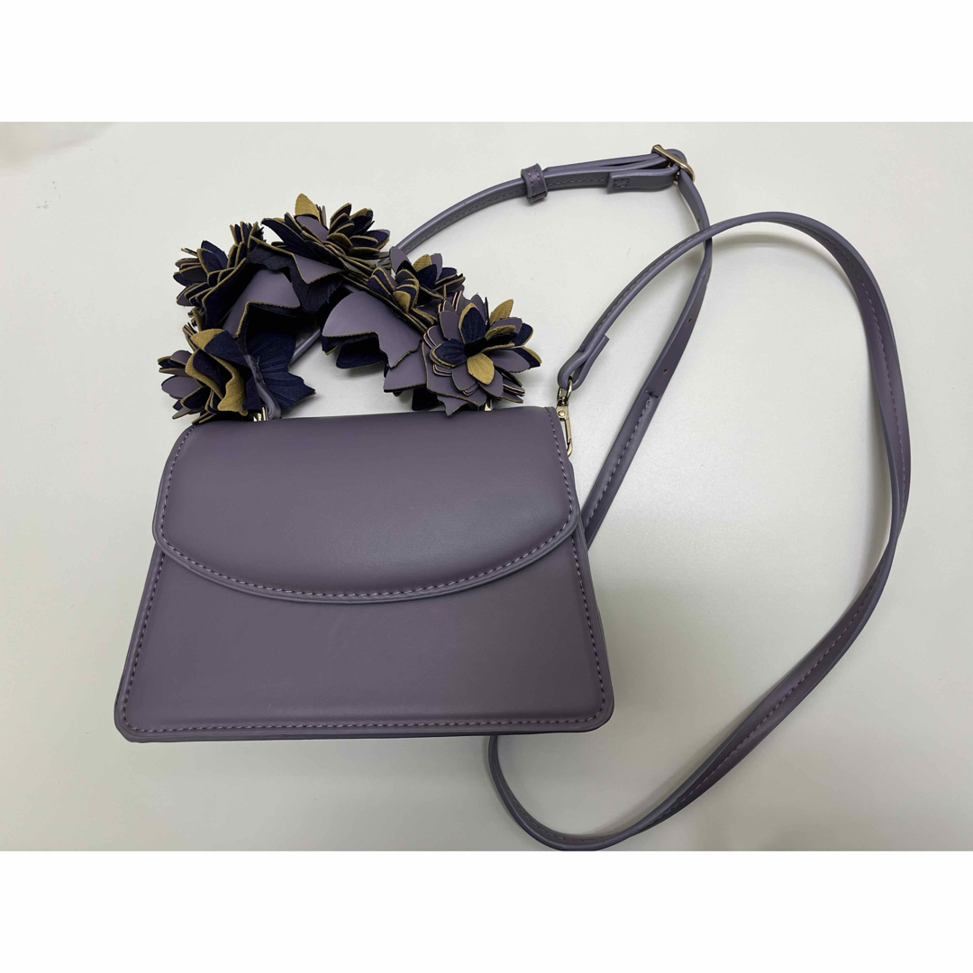 ZARA(ザラ)のザラ　2wayバッグ　ショルダーバッグ　フラワー　お花　ラベンダー　バイオレット レディースのバッグ(ショルダーバッグ)の商品写真