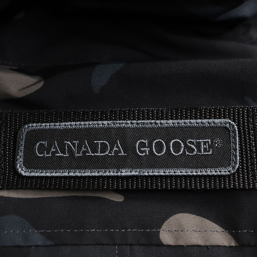 CANADA GOOSE(カナダグース)の美品 CANADA GOOSE カナダグース 3426MB CHATEAU PARKA ブラックレーベル コヨーテファー ロゴワッペン付 カモフラ フーデッド ダウンジャケット ブラック系 S～M相当 カナダ製 正規品 メンズ メンズのジャケット/アウター(ダウンジャケット)の商品写真