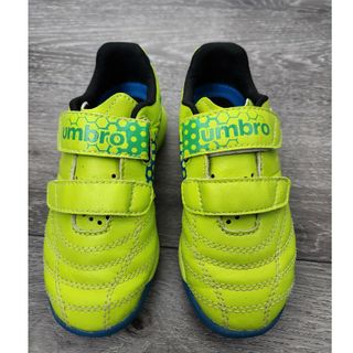 umbro ウンブロ サッカー シューズ 16サイズ スポーツ靴 黄色