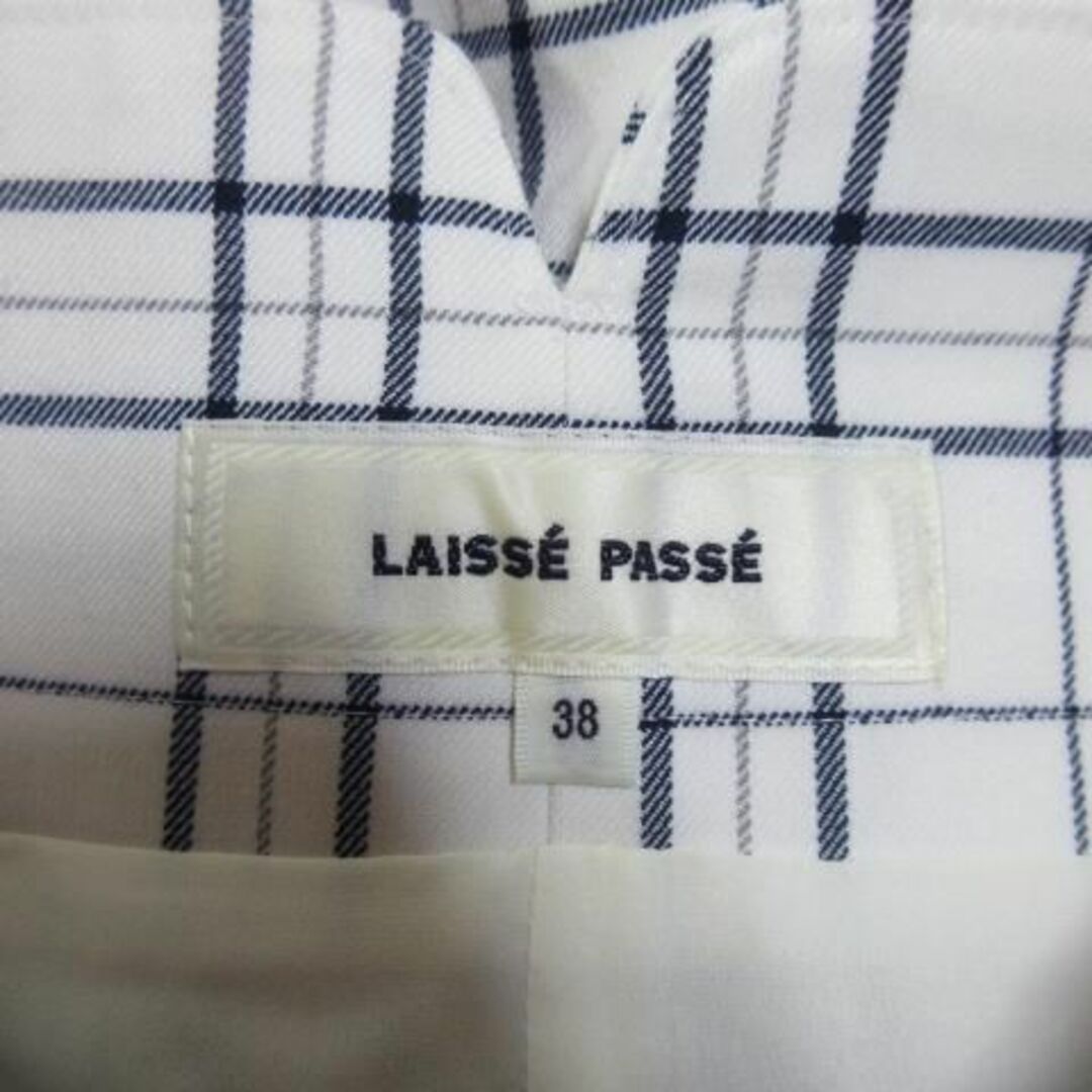 LAISSE PASSE(レッセパッセ)のレッセパッセ パンツ ショート チェック 38 白 210726YH6A レディースのパンツ(ショートパンツ)の商品写真