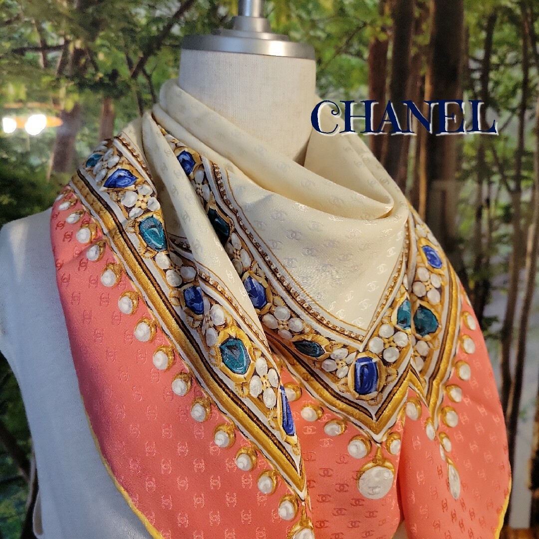 CHANEL(シャネル)のレア　稀少　CHANEL　シャネル　スカーフ　シルク　100%　ヴィンテージ レディースのファッション小物(バンダナ/スカーフ)の商品写真