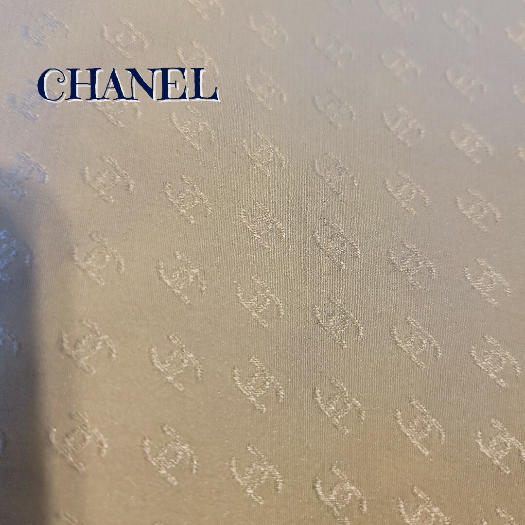 CHANEL(シャネル)のレア　稀少　CHANEL　シャネル　スカーフ　シルク　100%　ヴィンテージ レディースのファッション小物(バンダナ/スカーフ)の商品写真