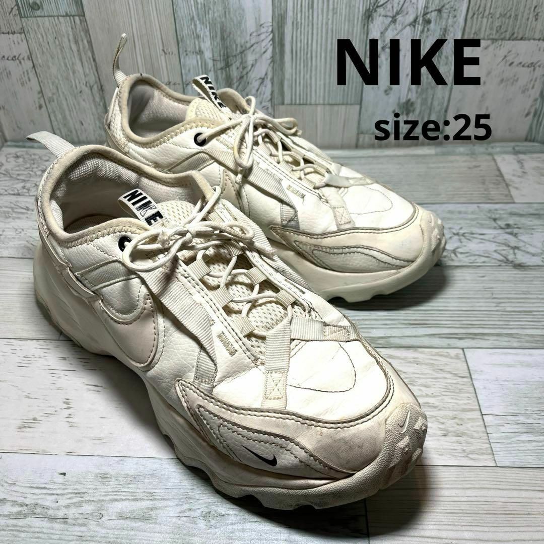 NIKE(ナイキ)のナイキ NIKE スニーカー ホワイト 25 DD9682-100 シューズ 白 レディースの靴/シューズ(スニーカー)の商品写真