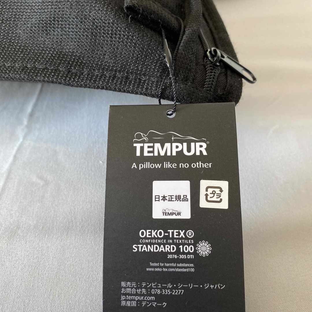 TEMPUR(テンピュール)の美品　テンピュール　枕　ダウンリュクスピロー　ホワイト　約70×50  インテリア/住まい/日用品の寝具(枕)の商品写真