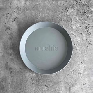 mushie ムシエ ベビー 食器 プレート　一枚 ブルーグレー 丸 ラウンド(プレート/茶碗)