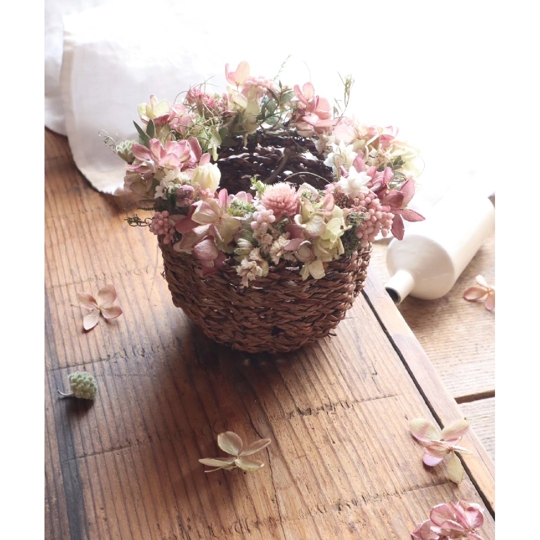 サクライロ❀春の花籠ハンギングリース　花籠リース　ドライフラワーリース　春色 ハンドメイドのフラワー/ガーデン(リース)の商品写真