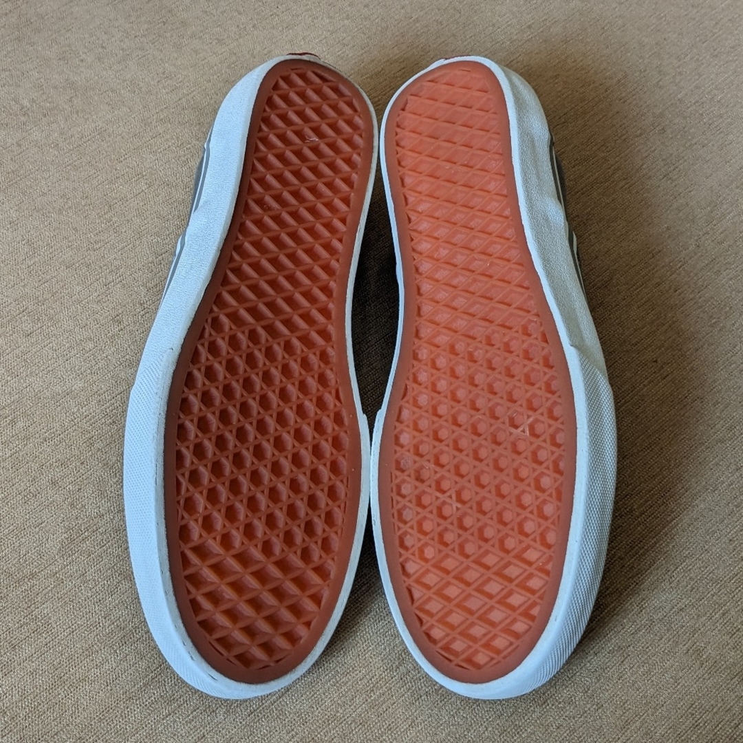 VANS(ヴァンズ)の㊳再値下げ❗❗VANS／スリッポンV98CLAチャコール／26cm メンズの靴/シューズ(スリッポン/モカシン)の商品写真