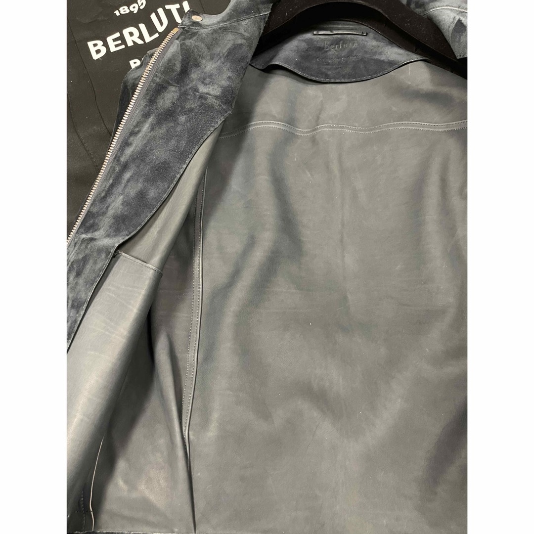 Berluti(ベルルッティ)の定価150万円ベルルッティヌバックレザーライダースジャケットberluti メンズのジャケット/アウター(レザージャケット)の商品写真