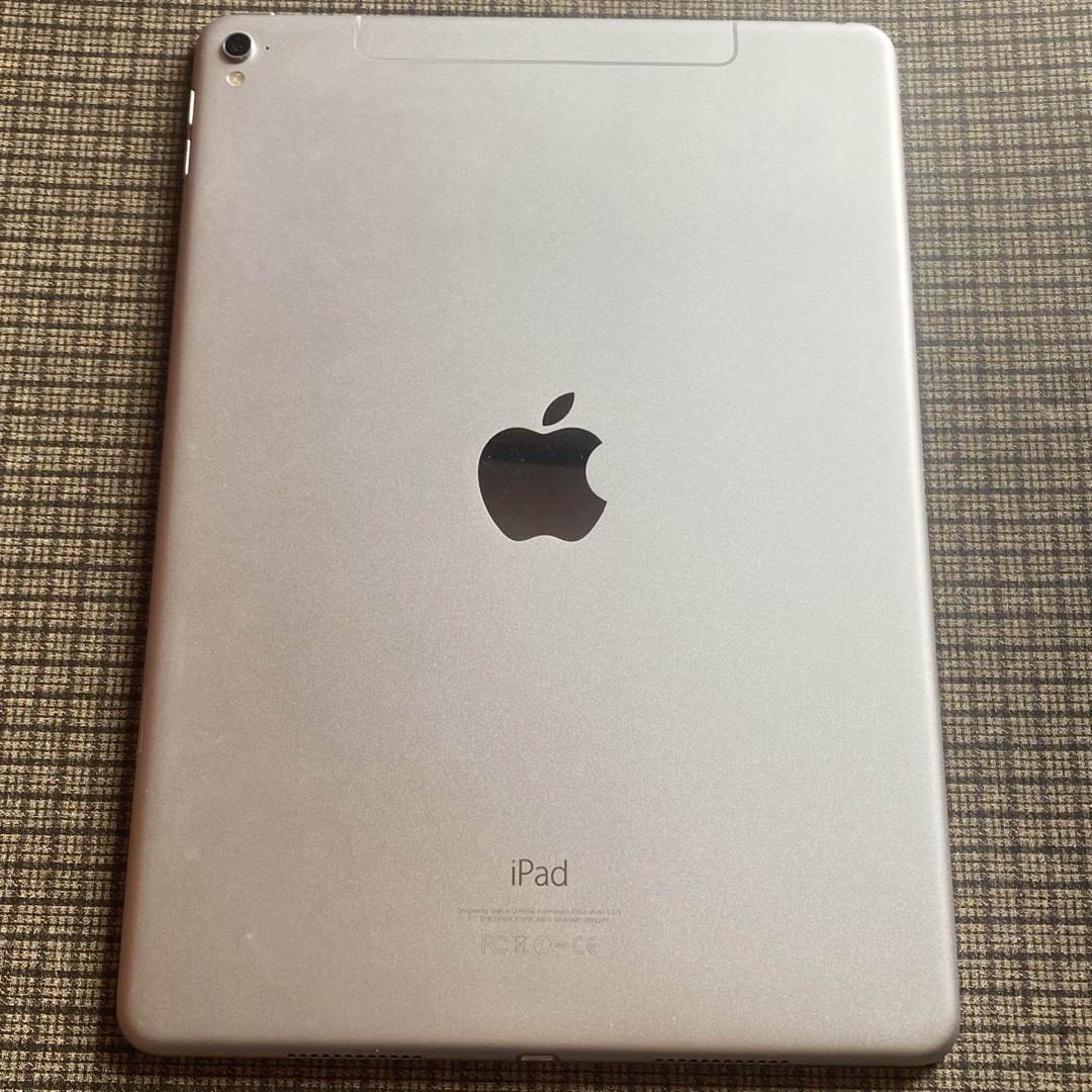 iPad(アイパッド)のiPadpro9.7ｲﾝﾁ  32GB wifi＋cellular スマホ/家電/カメラのPC/タブレット(タブレット)の商品写真