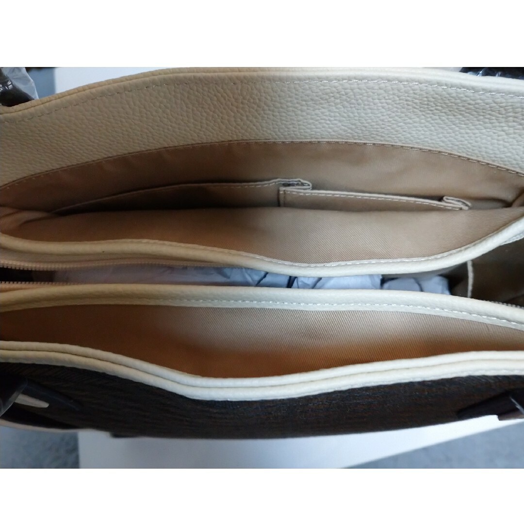 新品   ホースヘアーショルダーバッグ  鞄      ジオメトリックネオトート レディースのバッグ(ショルダーバッグ)の商品写真