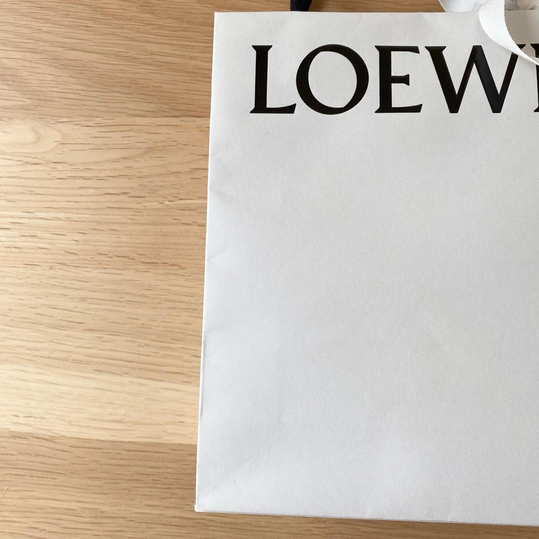 LOEWE(ロエベ)のロエベ  LOEWE   紙袋　ショッパー　リボン付き レディースのバッグ(ショップ袋)の商品写真