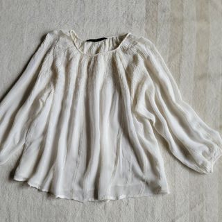 ザラ(ZARA)のZARA BASIC 刺繍 ふんわり 長袖トップス(シャツ/ブラウス(長袖/七分))