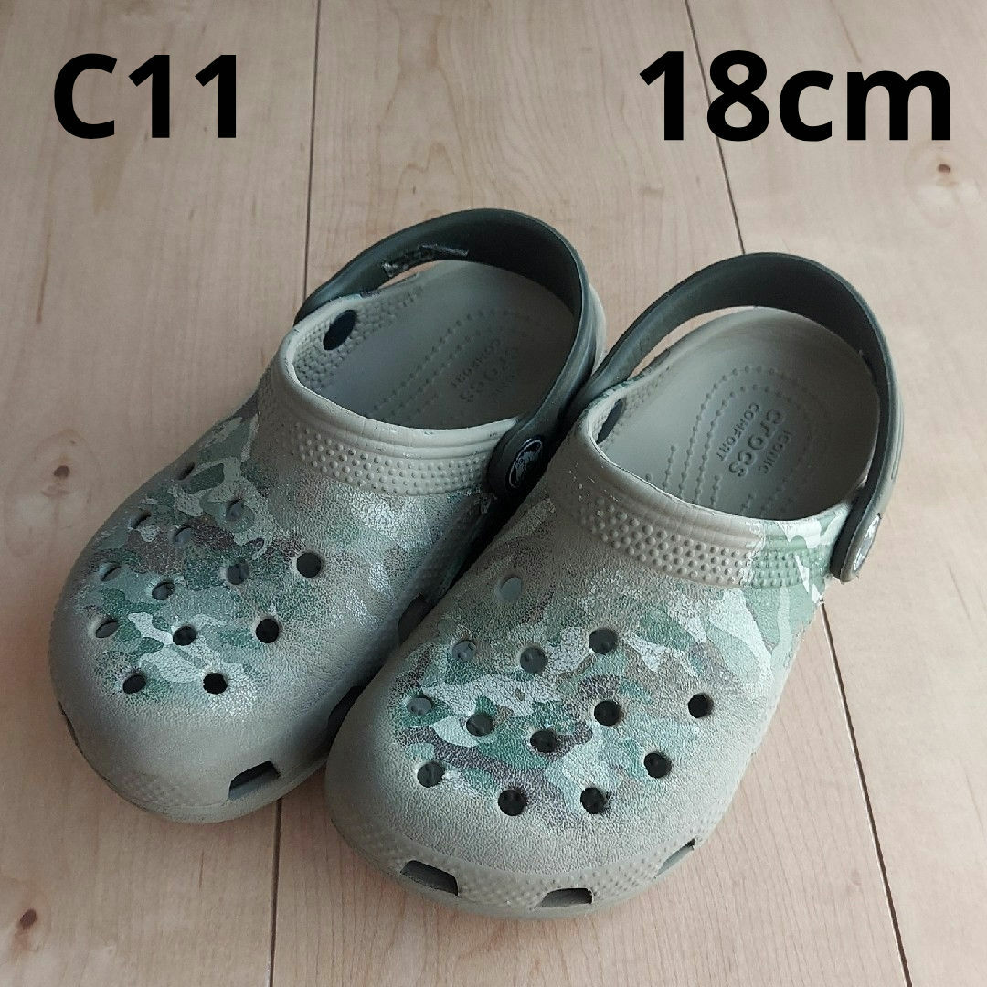 crocs(クロックス)の4月限定値下げ中!!クロックス♡迷彩柄 18cm キッズ/ベビー/マタニティのキッズ靴/シューズ(15cm~)(サンダル)の商品写真