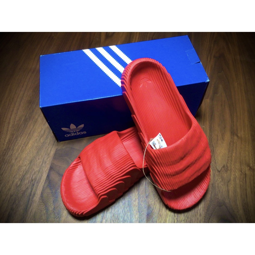 adidas(アディダス)の日本未発売 限定 adidas ADILETTE 22“RED”27.5cm メンズの靴/シューズ(サンダル)の商品写真