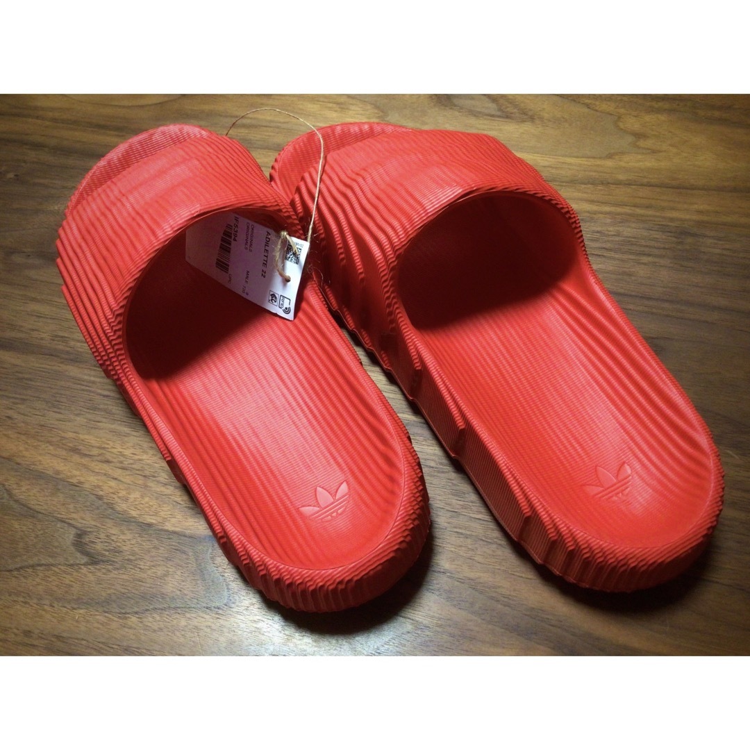 adidas(アディダス)の日本未発売 限定 adidas ADILETTE 22“RED”27.5cm メンズの靴/シューズ(サンダル)の商品写真