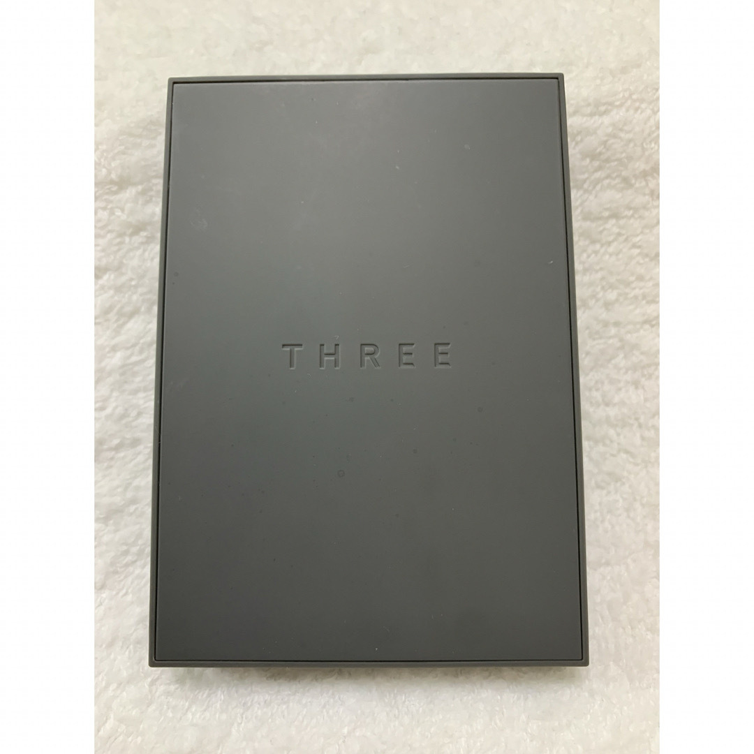 THREE(スリー)の新品未使用　THREE ディメンショナルビジョンアイパレット12 コスメ/美容のベースメイク/化粧品(アイシャドウ)の商品写真