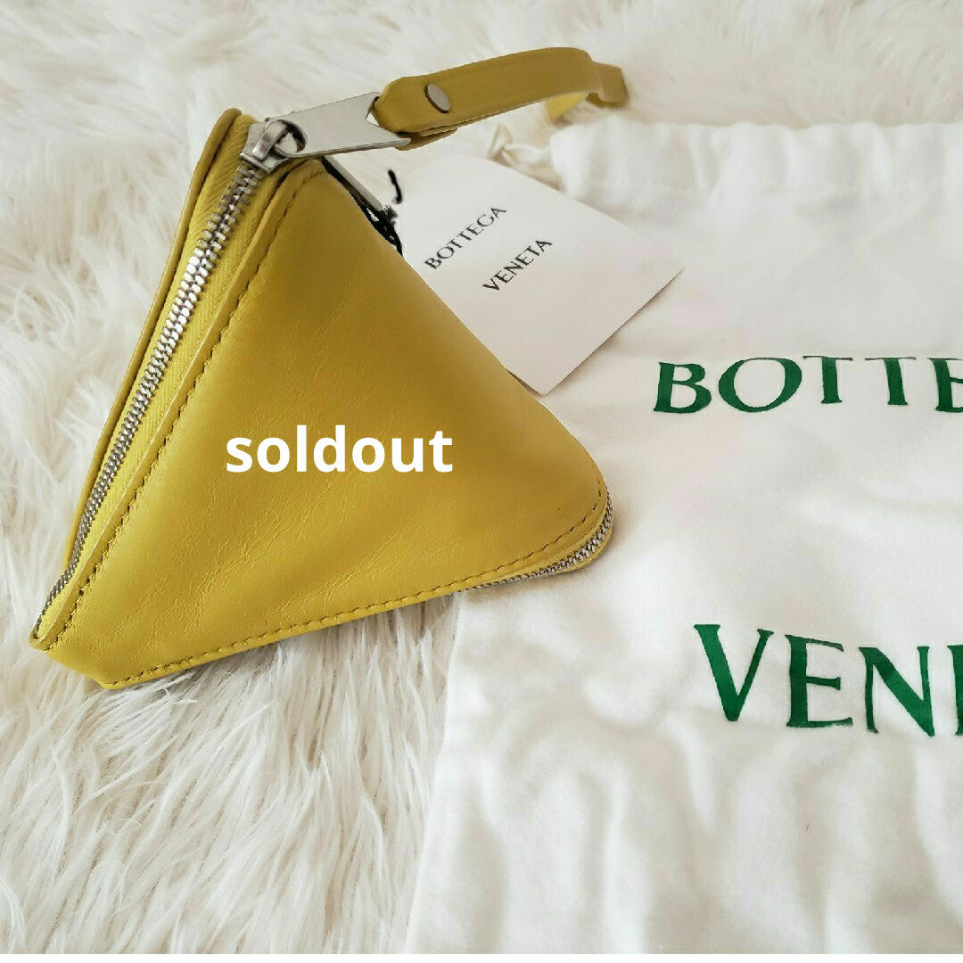 Bottega Veneta(ボッテガヴェネタ)のGW sale！【美品】BOTTEGA VENETA ピラミッドレザーポーチ レディースのファッション小物(ポーチ)の商品写真