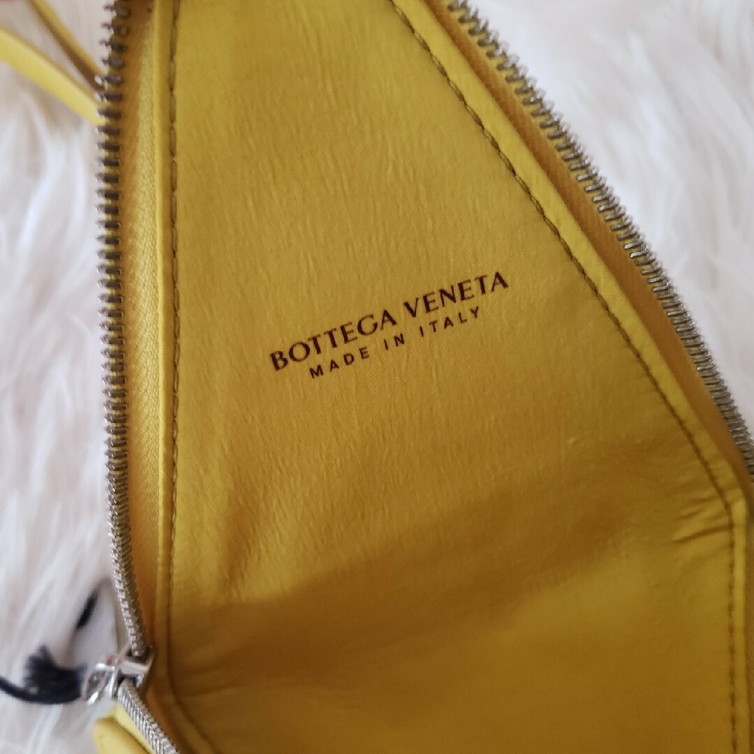 Bottega Veneta(ボッテガヴェネタ)のGW sale！【美品】BOTTEGA VENETA ピラミッドレザーポーチ レディースのファッション小物(ポーチ)の商品写真