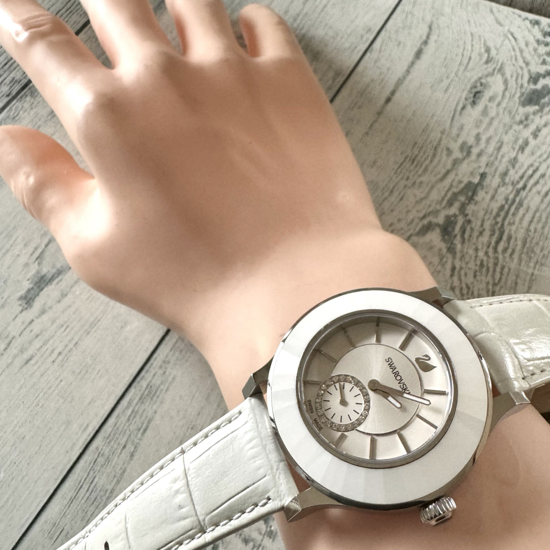 SWAROVSKI(スワロフスキー)の【希少】Swarovski  スワロフスキー 腕時計 ホワイト シルバー メンズの時計(腕時計(アナログ))の商品写真