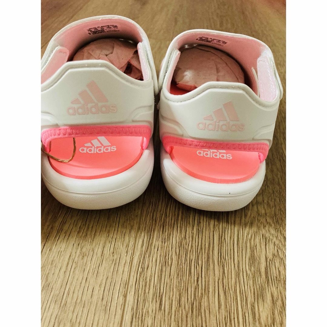 adidas(アディダス)のアディダス 女の子サンダル 20 キッズ/ベビー/マタニティのキッズ靴/シューズ(15cm~)(サンダル)の商品写真