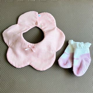 10mois - ディモワ☆10mois☆リバーシブルスタイ＆ベビー靴下ソックス☆ピンク☆新生児