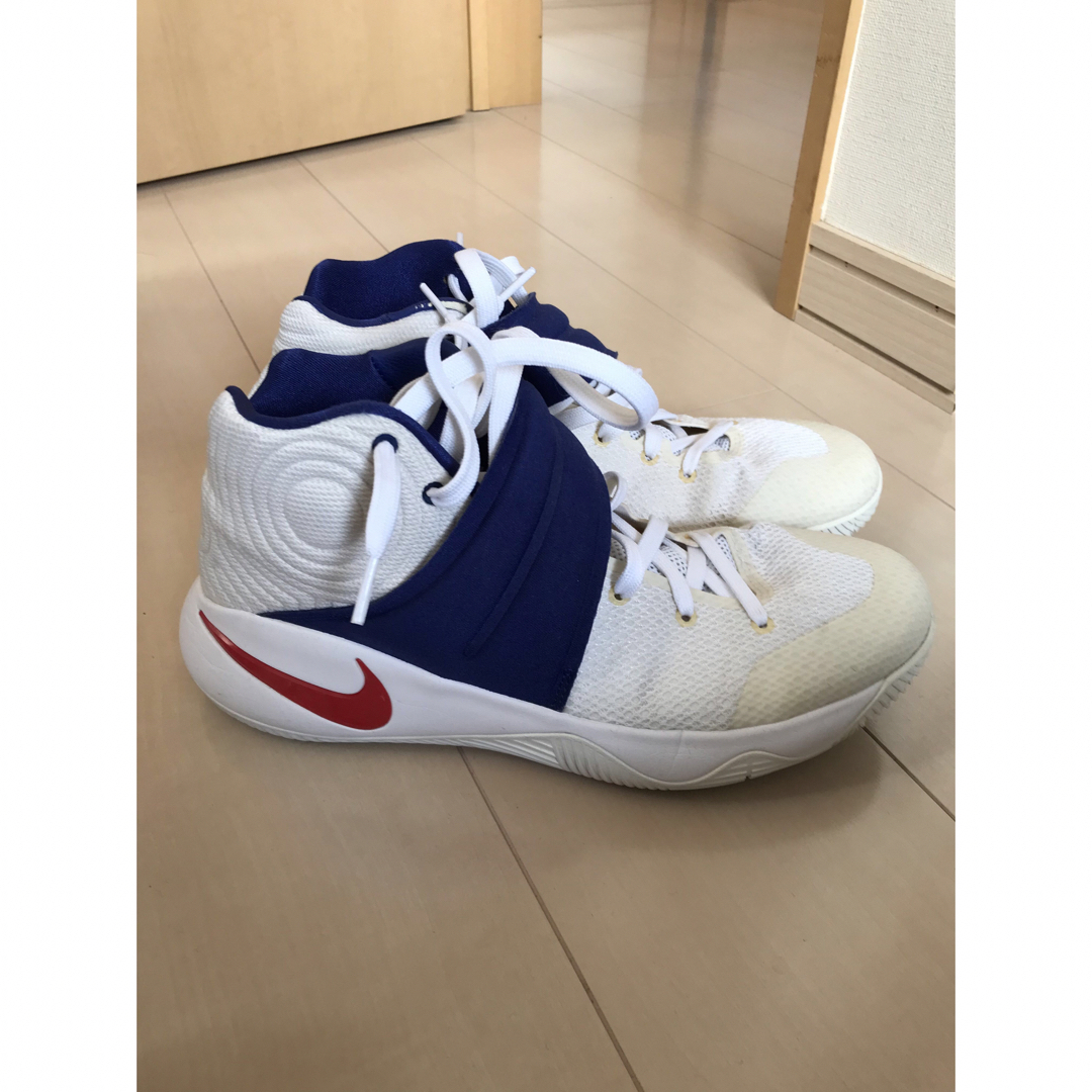 NIKE(ナイキ)のkyrie2 USAカラー メンズの靴/シューズ(スニーカー)の商品写真