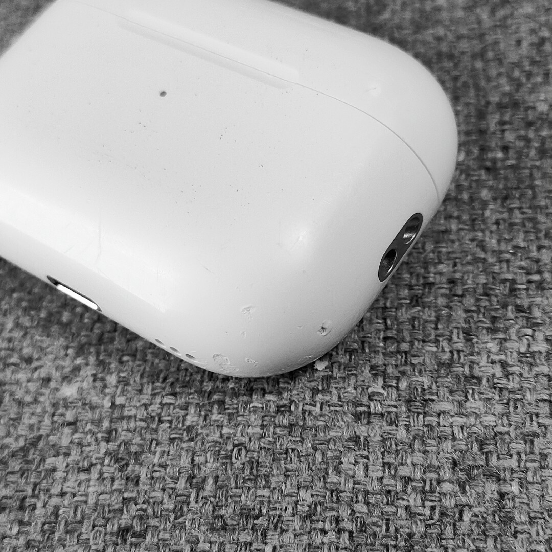 Apple(アップル)のApple AirPods Pro 2世代 充電ケースのみ 544 スマホ/家電/カメラのオーディオ機器(ヘッドフォン/イヤフォン)の商品写真