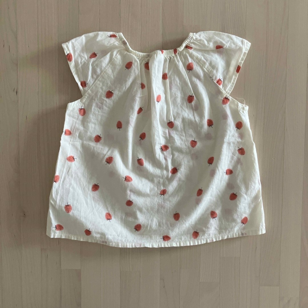 ZARA KIDS(ザラキッズ)の美品 ベビー服 ZARA チュニック いちご 70 キッズ/ベビー/マタニティのベビー服(~85cm)(シャツ/カットソー)の商品写真