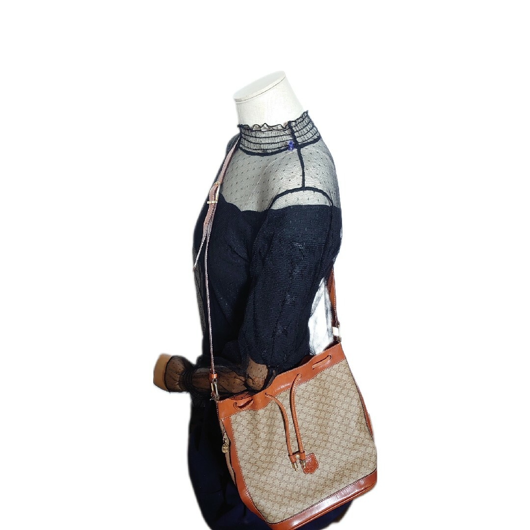 CELINE - 極美品 CELINE マカダム柄 巾着 ショルダーバッグの CELINE - 極美品 CELINE マカダム柄 巾着 ショルダーバッグの