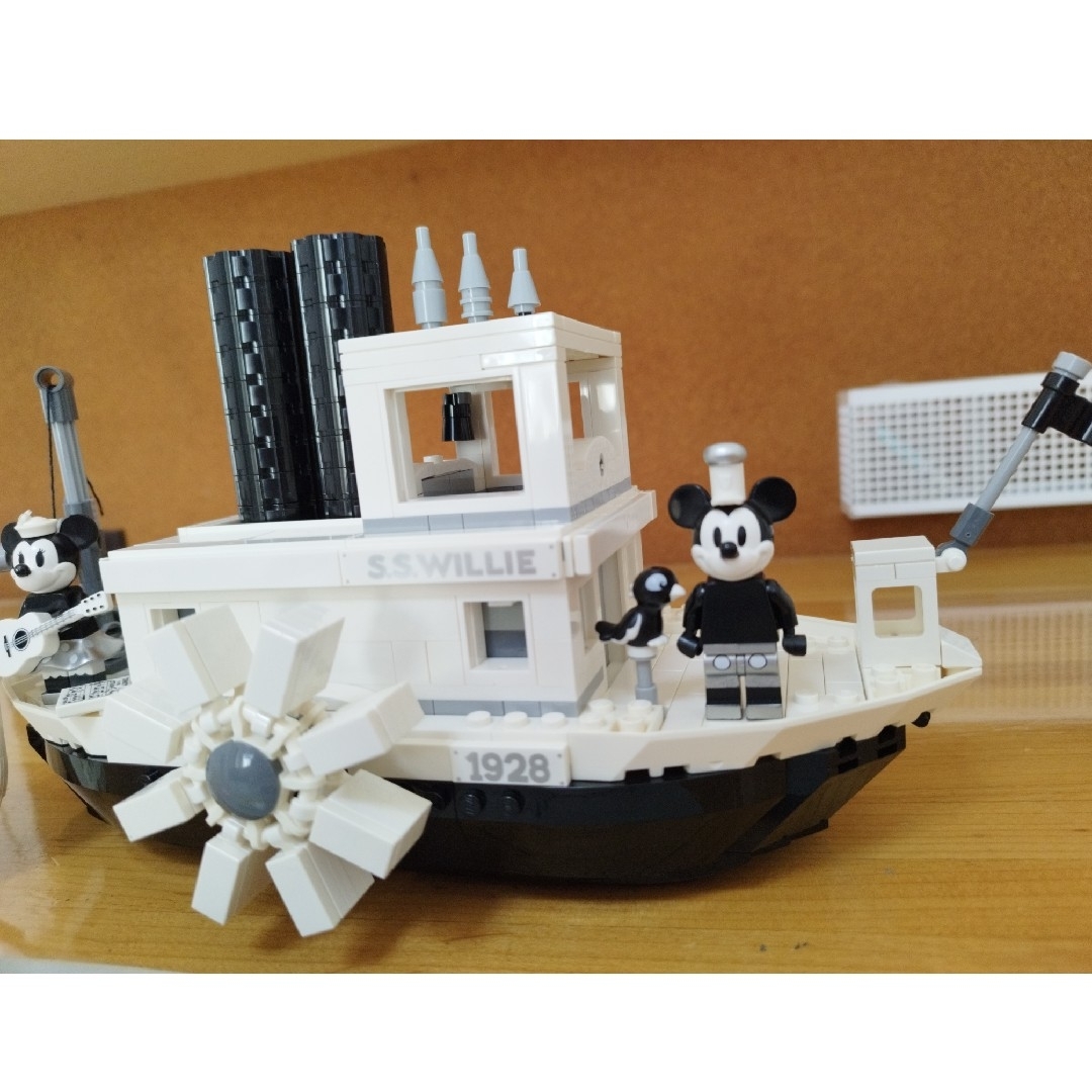 Lego(レゴ)のLEGO 21317 蒸気船ウィリー エンタメ/ホビーのおもちゃ/ぬいぐるみ(キャラクターグッズ)の商品写真