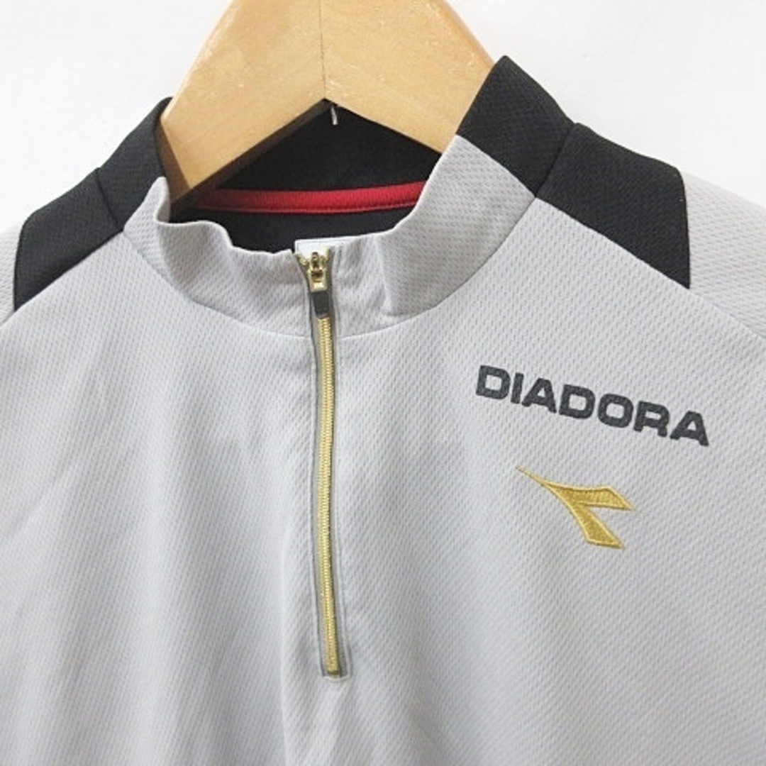 DIADORA(ディアドラ)のディアドラ スポーツ シャツ 2枚セット ハイネック 半袖 グレー 黒 赤 L スポーツ/アウトドアのスポーツ/アウトドア その他(その他)の商品写真
