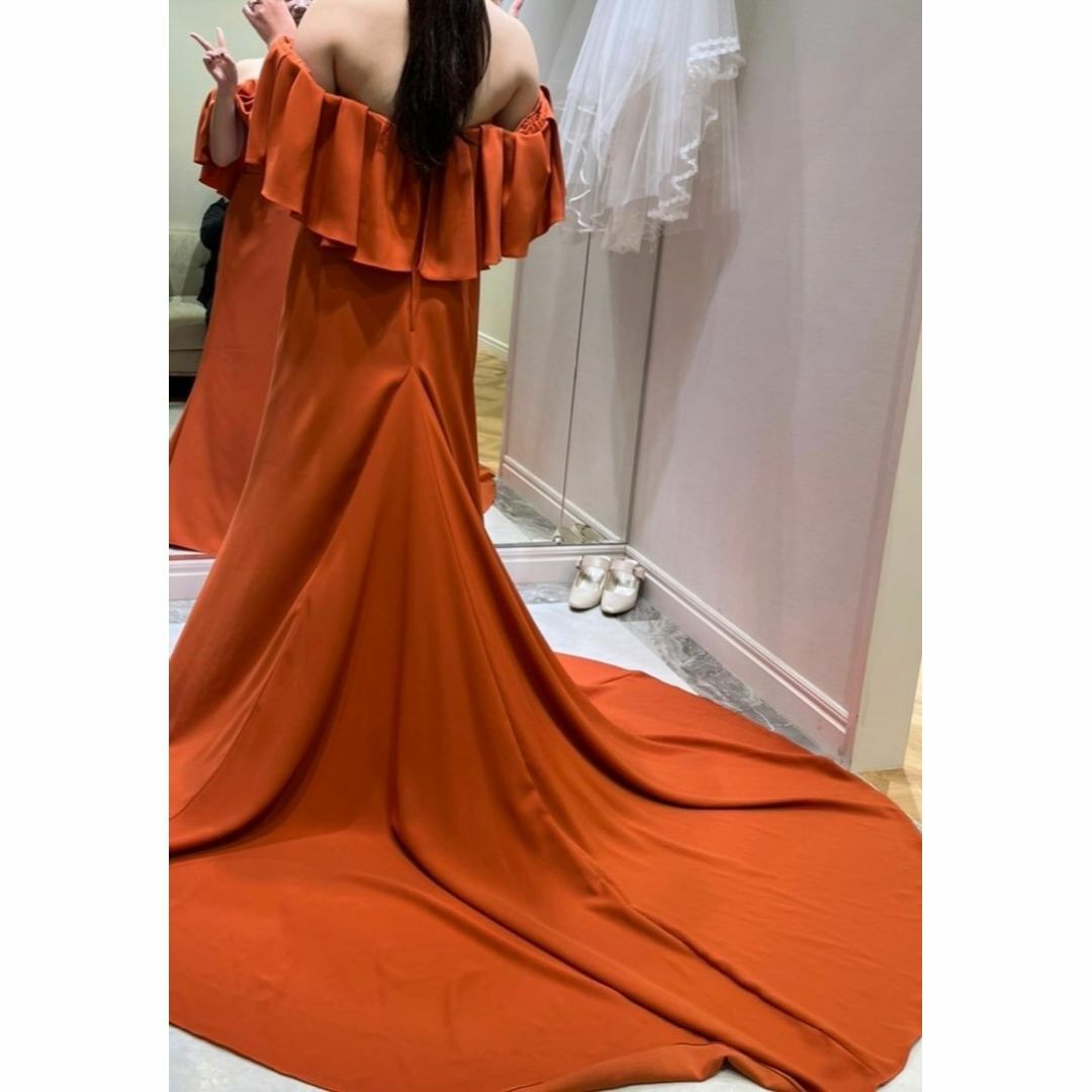カラードレス オレンジ オフショルダー 快適な生地 可愛い 二次会/前撮り レディースのフォーマル/ドレス(ウェディングドレス)の商品写真