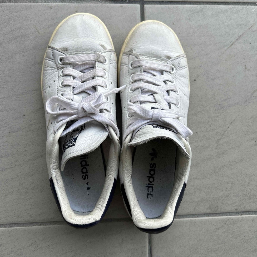 Originals（adidas）(オリジナルス)のアディダスオリジナル　スタンスミス　ネイビー×ホワイト　オールレザー23.5cm レディースの靴/シューズ(スニーカー)の商品写真