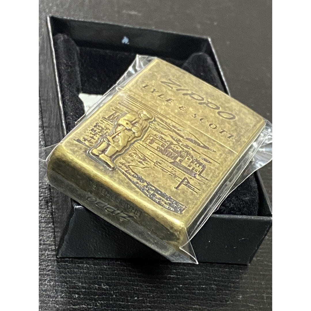 zippo LYLE&SCOTT 筆記体 ゴールド 立体メタル 1991年製 メンズのメンズ その他(その他)の商品写真